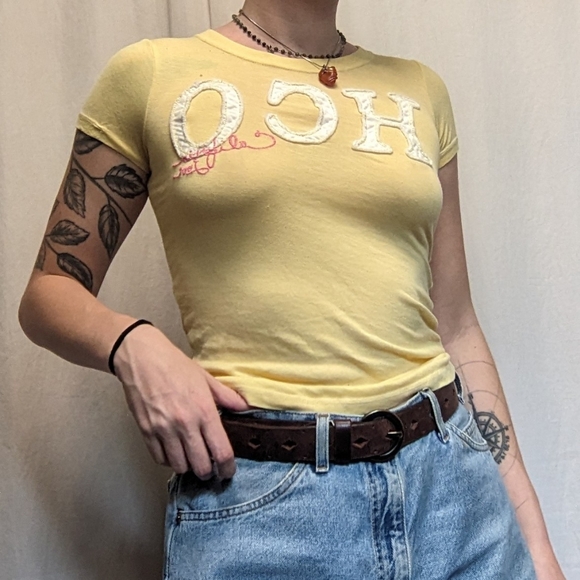 Vintage Yellow Hollister Tee - Picture 2 of 8